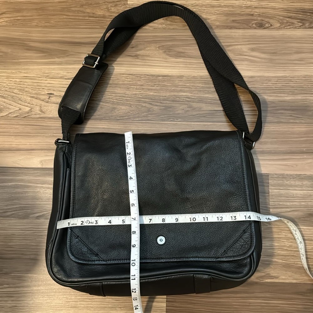 Cole Haan Pebbled Leather Large Messenger Black Organizer Adjustable Strap Bag